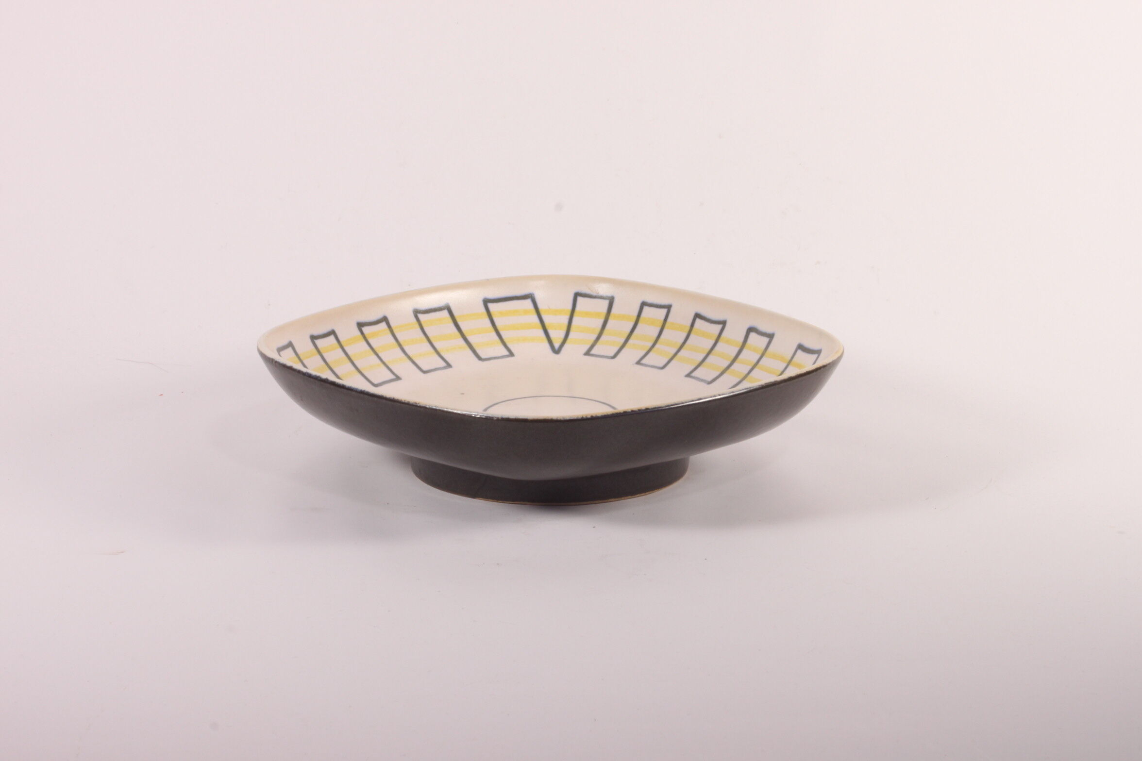 Geometric tracing ceramic vide-poche bowl, 1960s.