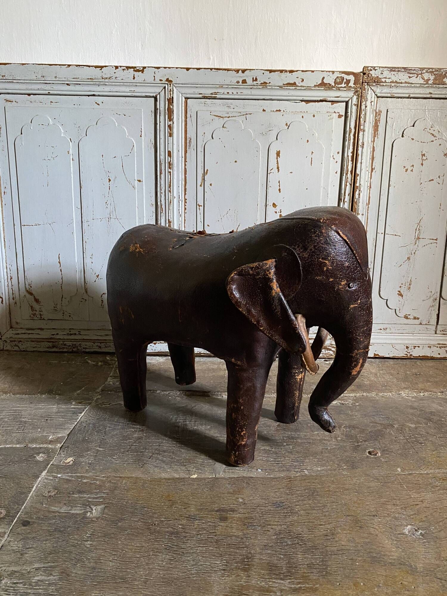 Elephant Dimitri Omersa