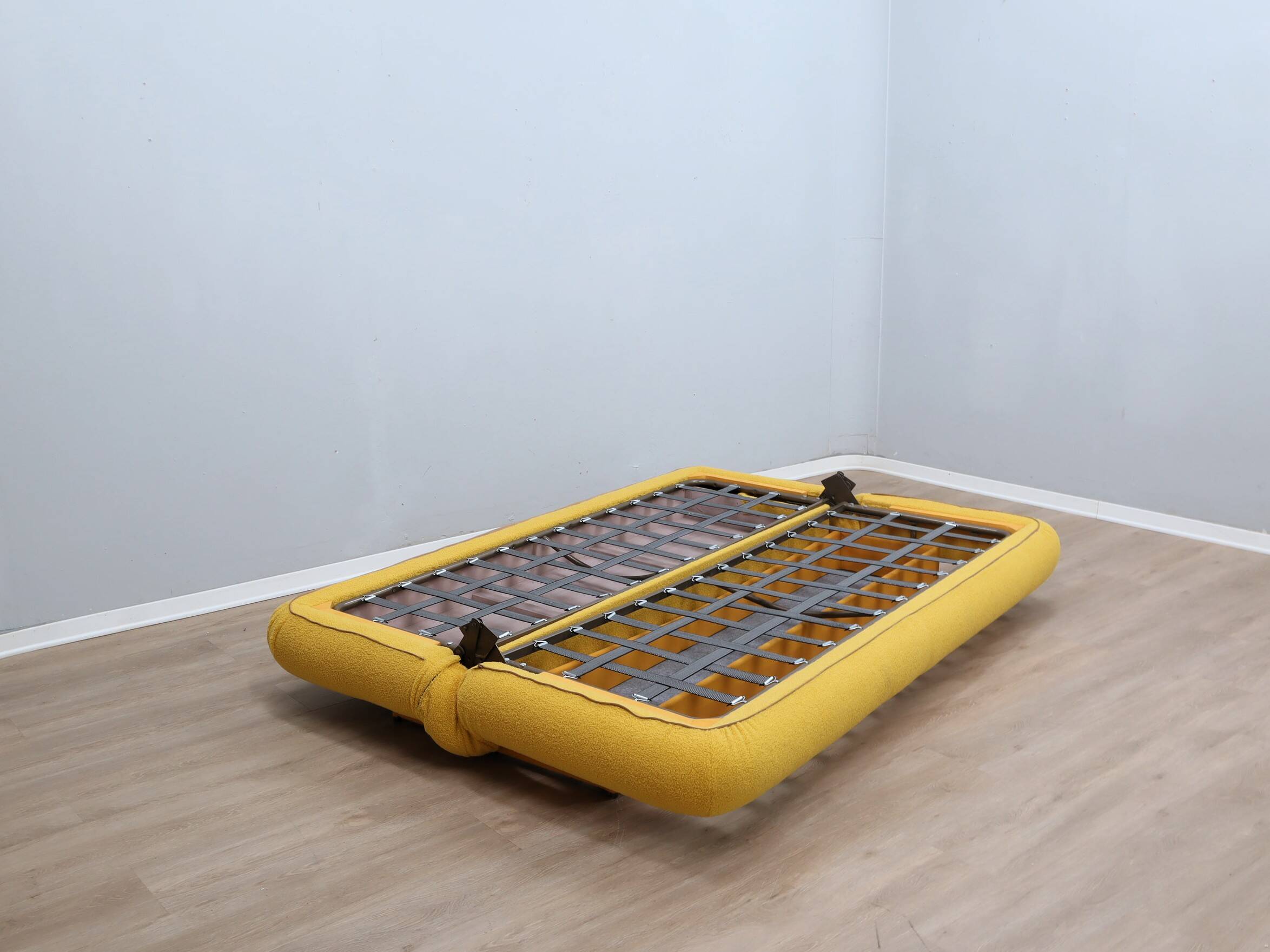 Dr. Jekyll & Mr. Hyde modular sofa Bed by Poltrona Frau 1980s