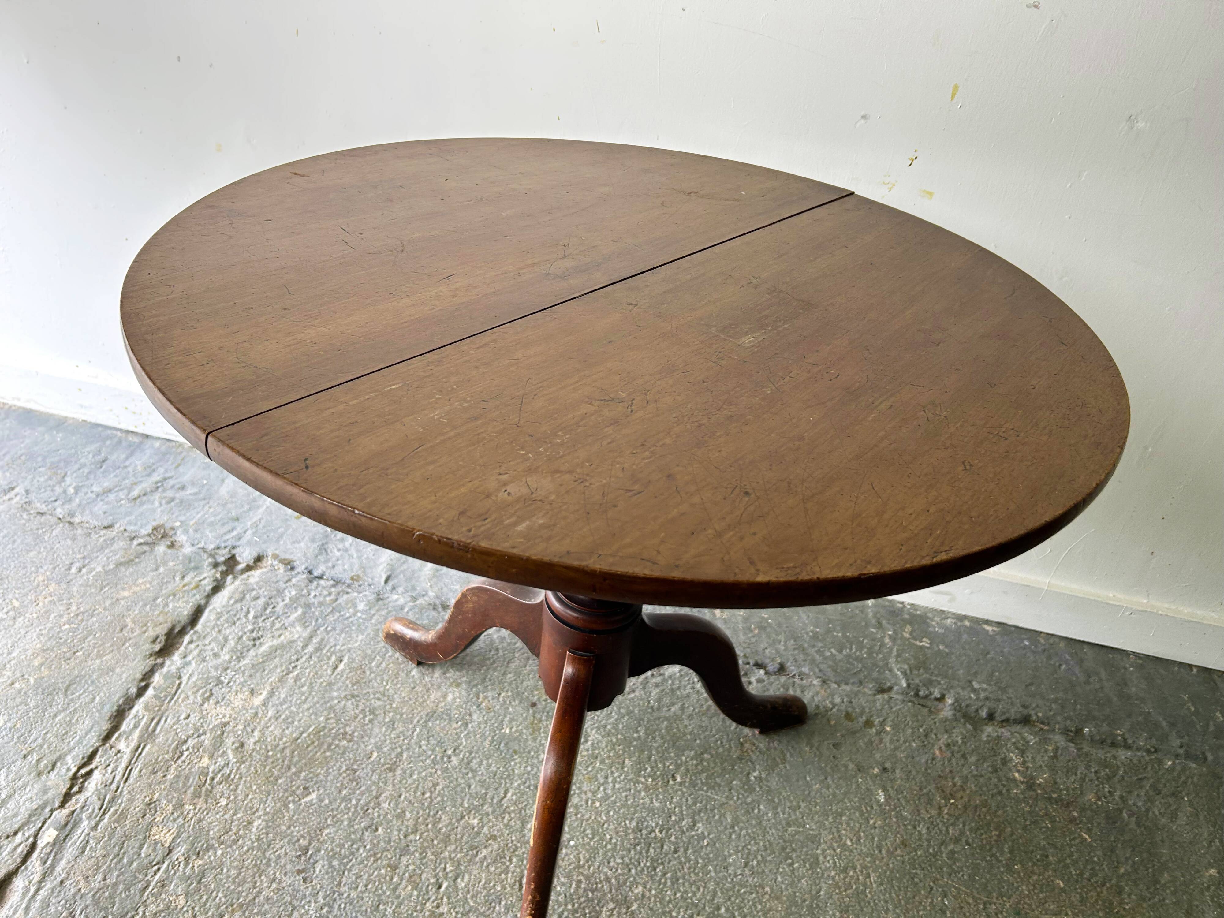 English antique Georgian oak tilt-top tripod base table