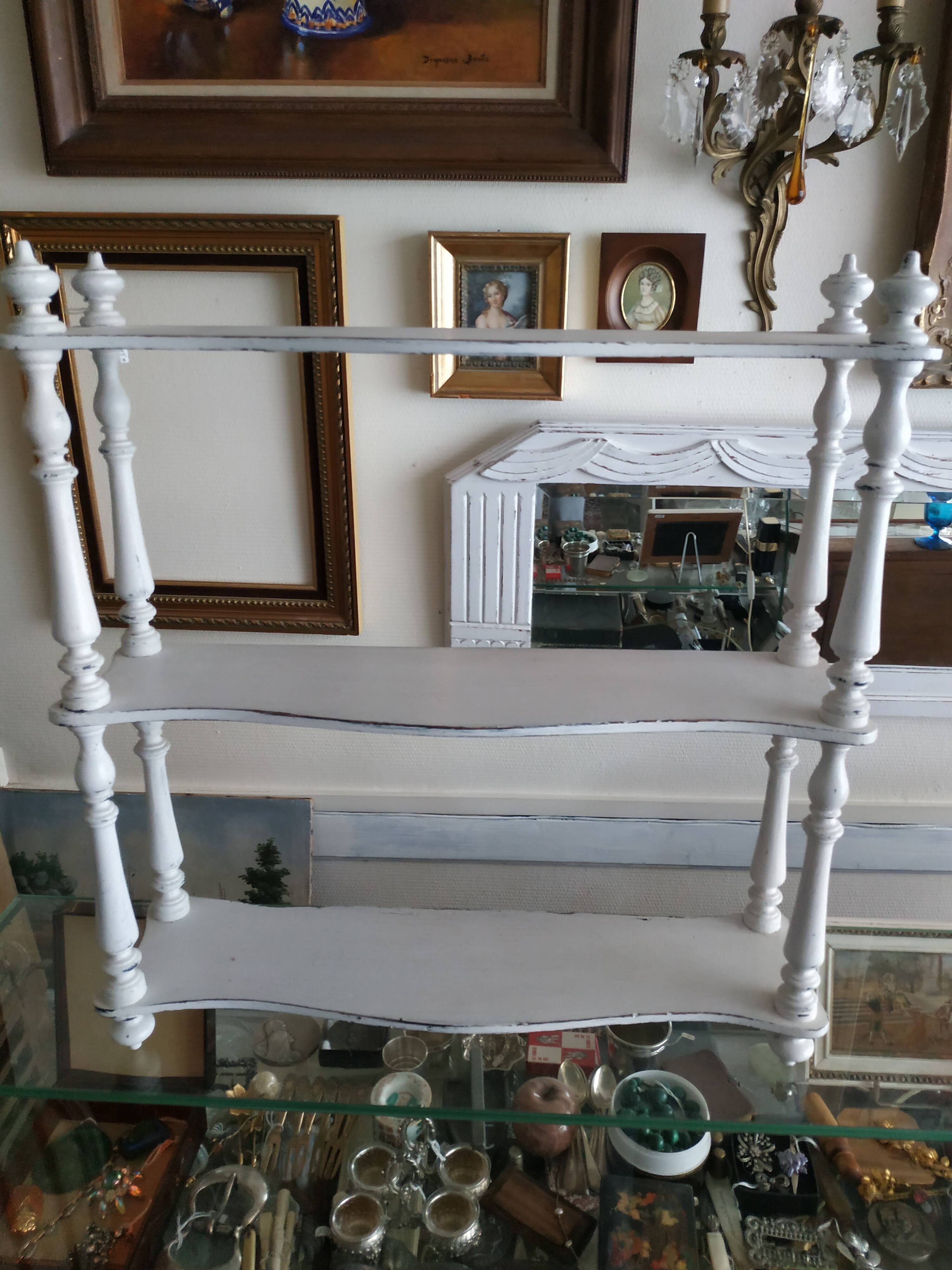 Rechampi wooden shelf