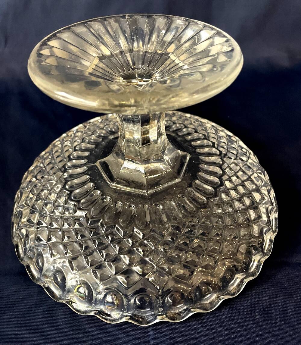 Coupe sur pied ou compotier en cristal moule de baccarat vers 1880