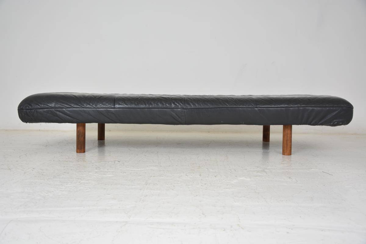 Day bed, vintage bench sofa dating from the 70s.