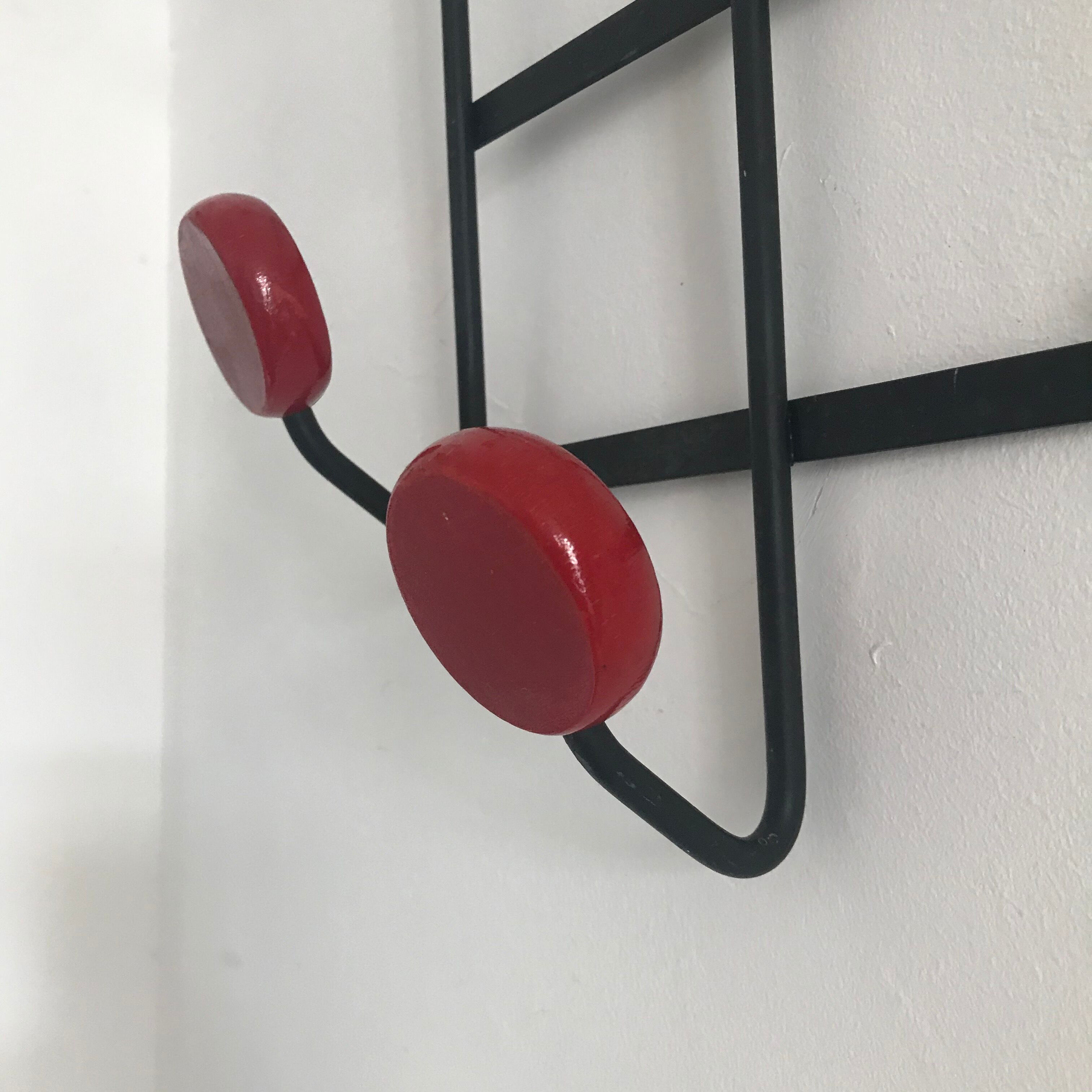 Metal wall hanger