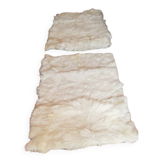 Tapis peau de chèvre beige en paire