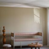 Antique Gustavian canapé / bench from the early 19th century, by a Swedish cabinetmaker.