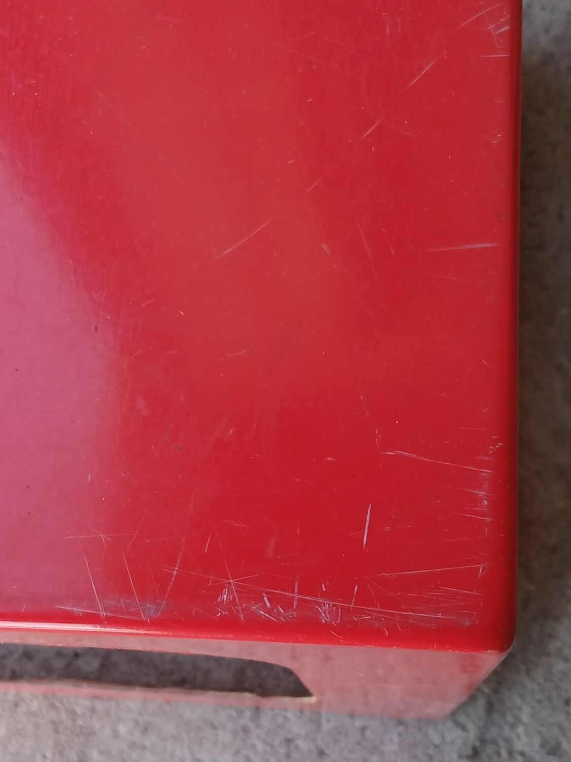 Cube side table in fibreglass