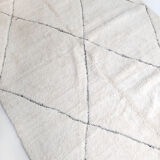 Moroccan Berber carpet Beni ouarain ecru with black diamonds engraved 295x198cm