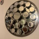 Mirror with round facets design