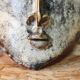 Masque décoratif en raku