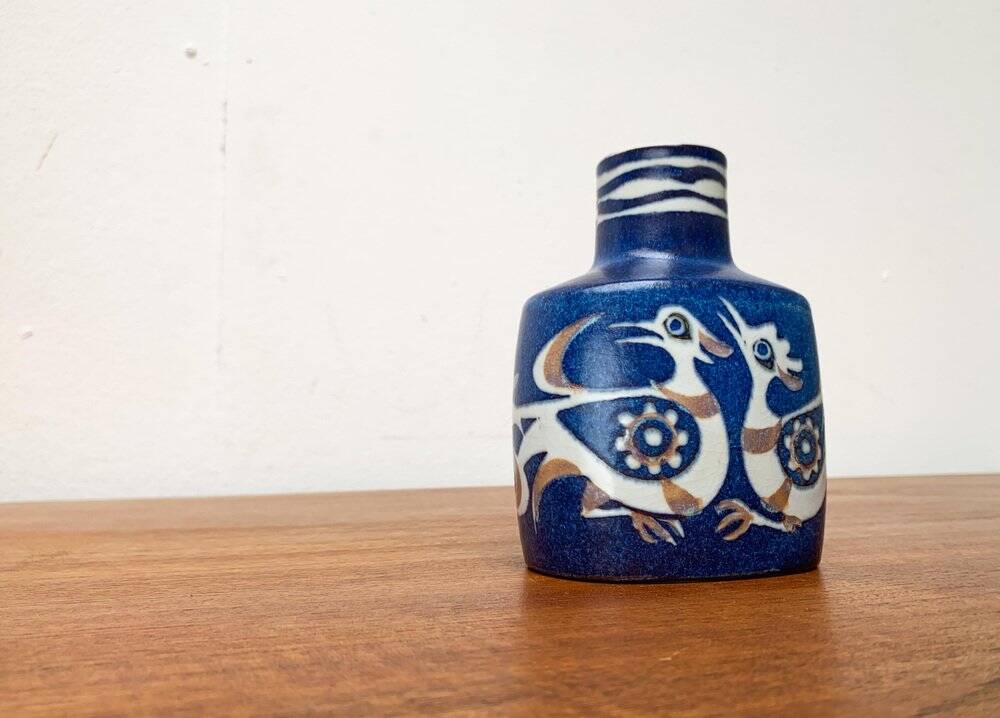 Danish mid-century porcelain vase from the Baca line with bird motif by Nils Thorsson for Aluminia Royal Copenhagen, 1960s.