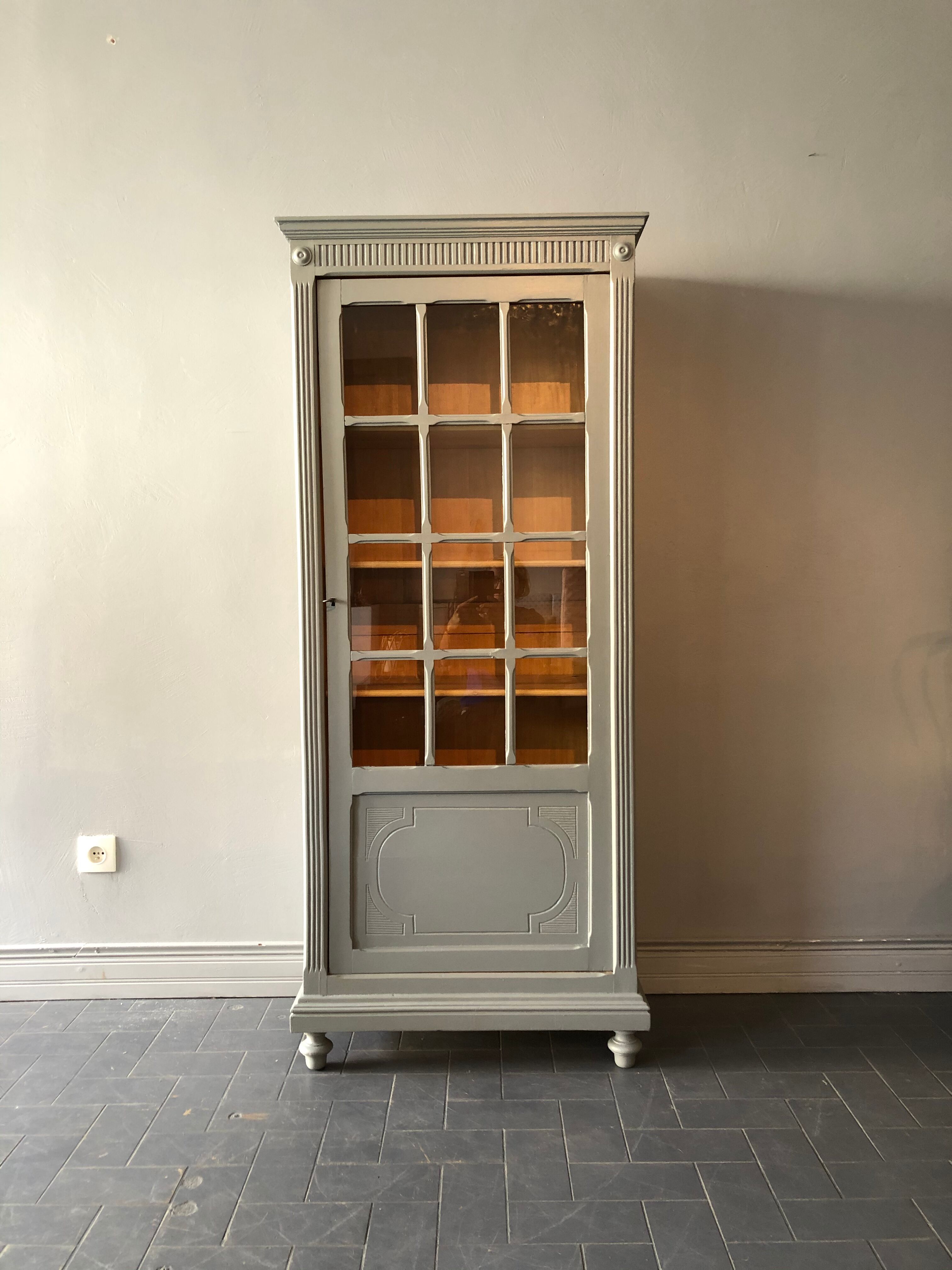 Glass showcase