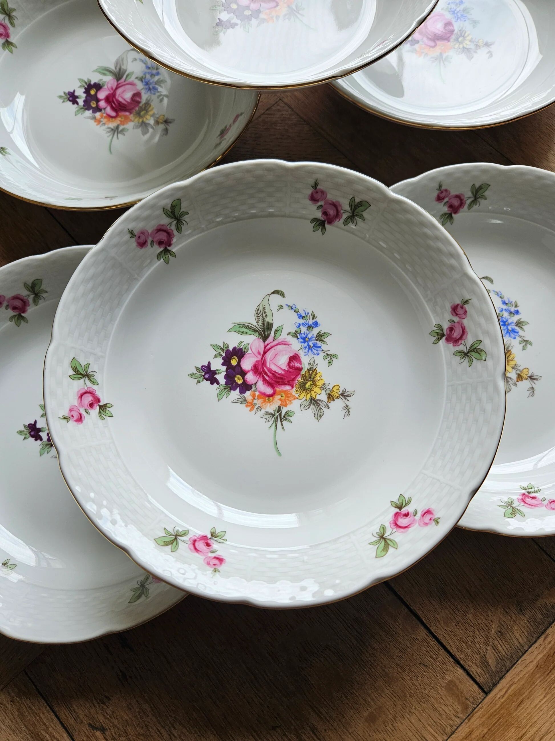 Assiettes creuses en porcelaine de Bohême