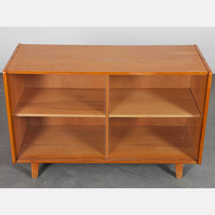 Commode en chêne dessinée par Jiri Jiroutek, modèle U-452, 1960