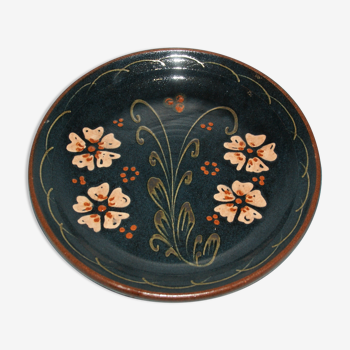 Assiette vernissé  à décor de fleurs marque ne creux D.KUTZENHAUSEN