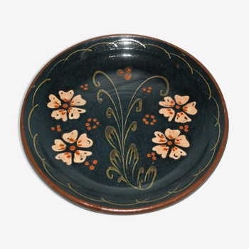 Glazed plate decorated with flowers brand ne creux D.KUTZENHAUSEN
