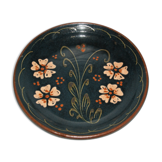 Glazed plate decorated with flowers brand ne creux D.KUTZENHAUSEN