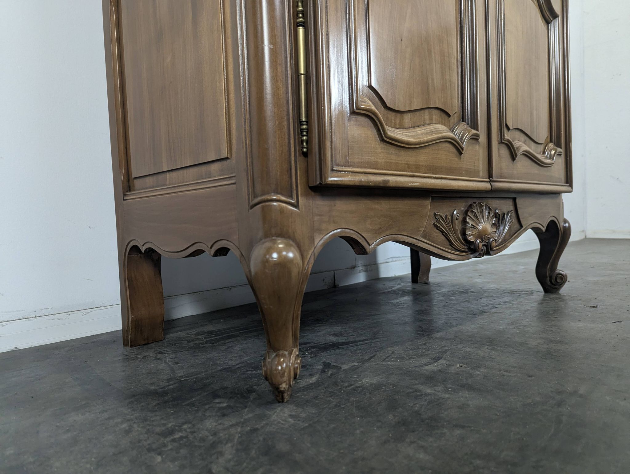 Louis XV style display cabinet in cherry wood