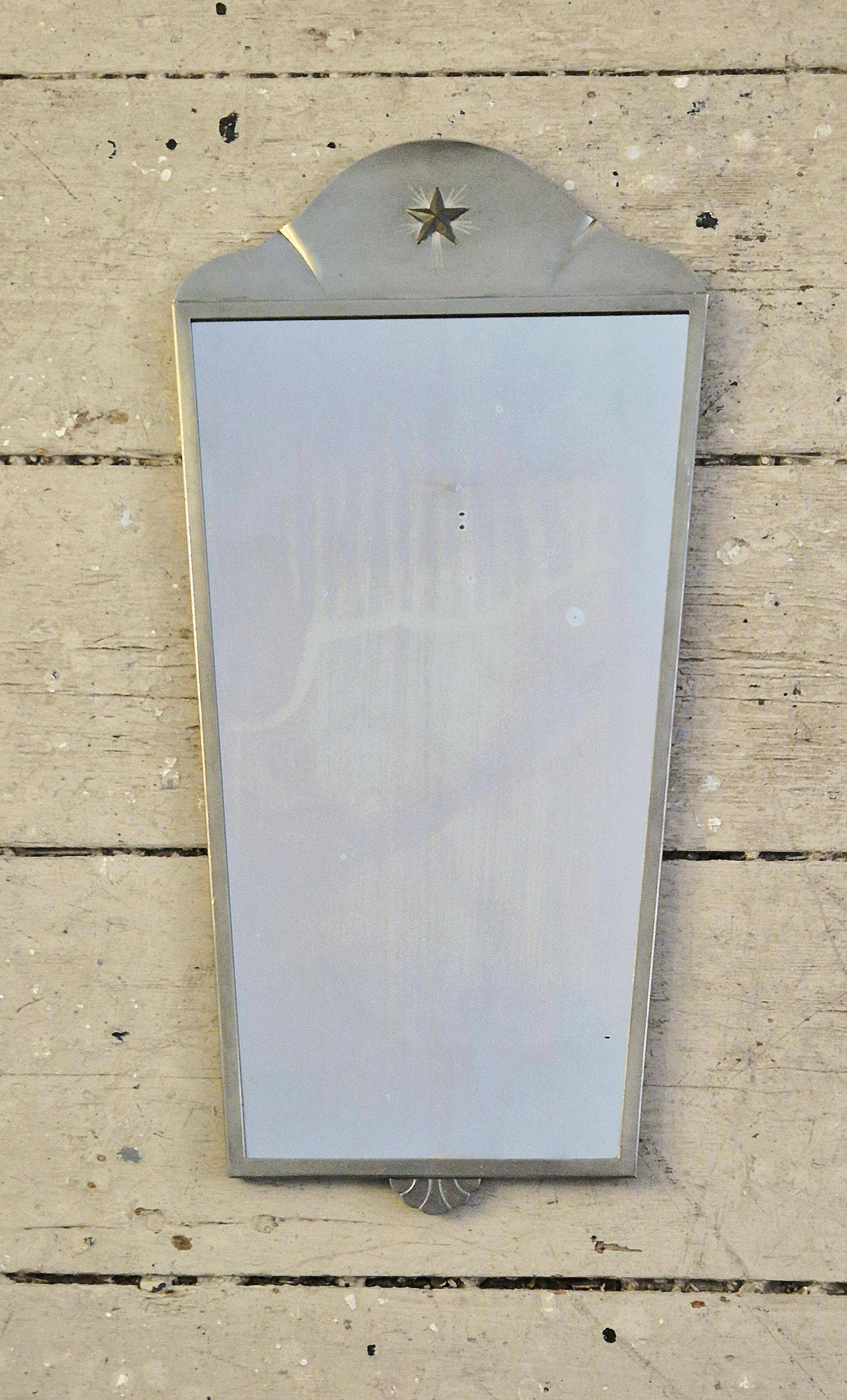 Miroir Grace suédois en étain avec décor d'étoiles en laiton, GAB Guldsmedsaktiebolaget/GAB.