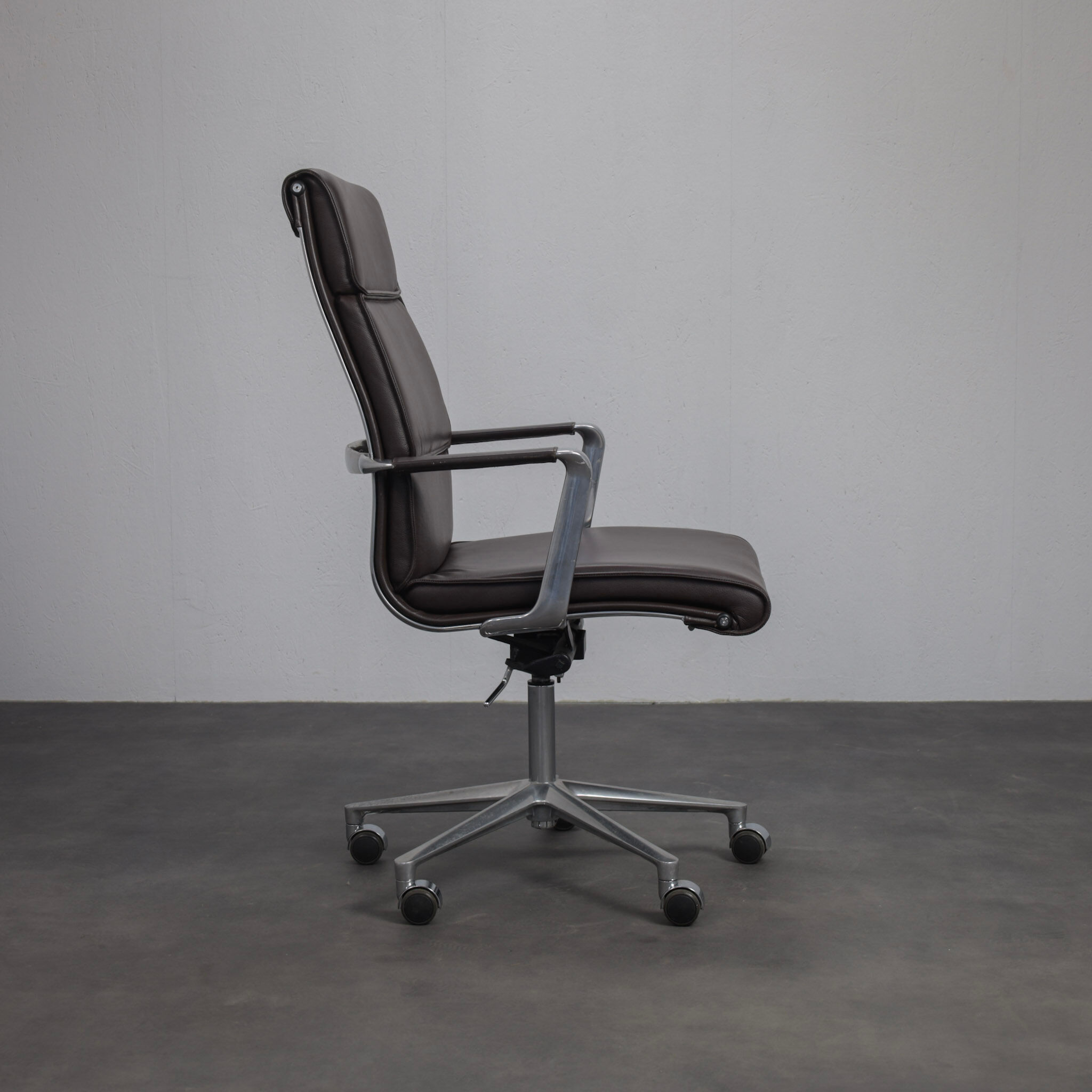 Una leather office chair by ICF, Italy, 1990s