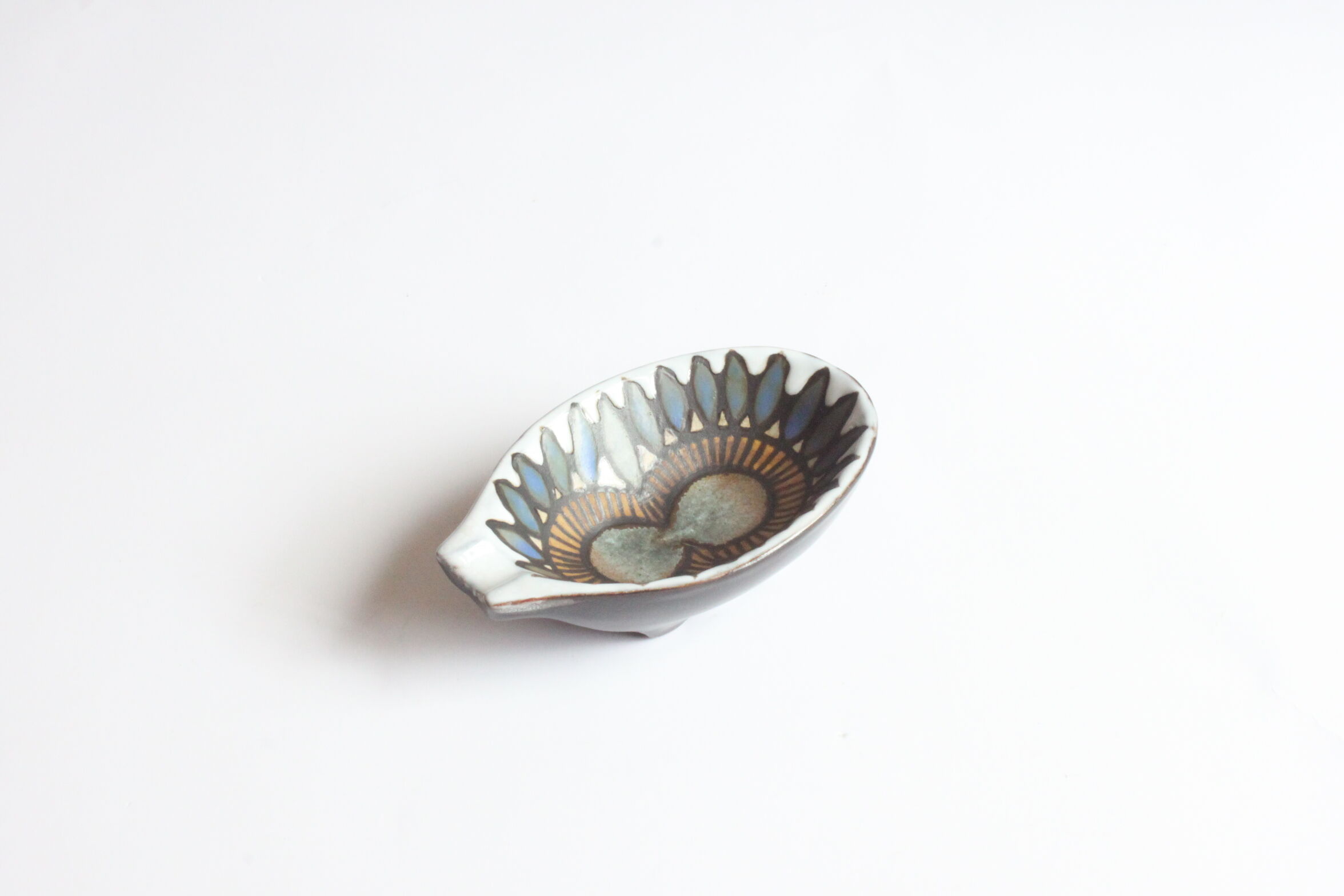 Mid century modern ceramic hedgehog shaped ashtray, 1950s