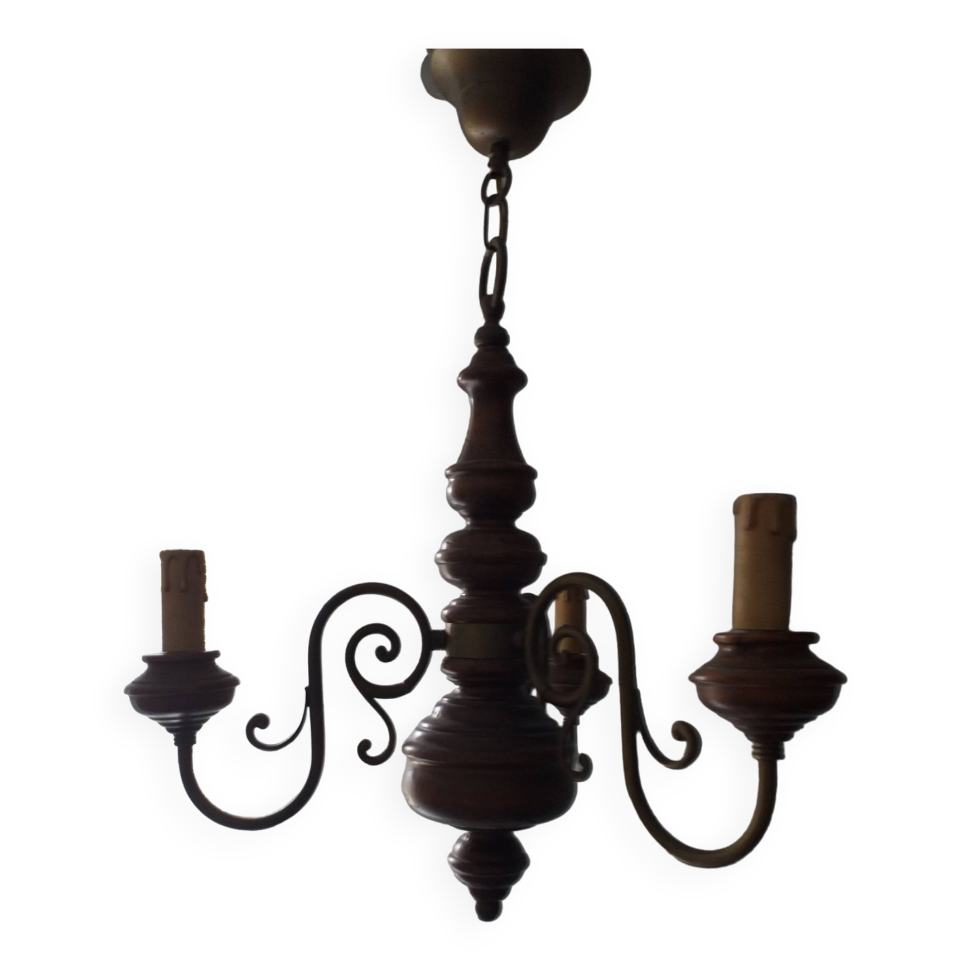 wooden chandelier turns and leiton