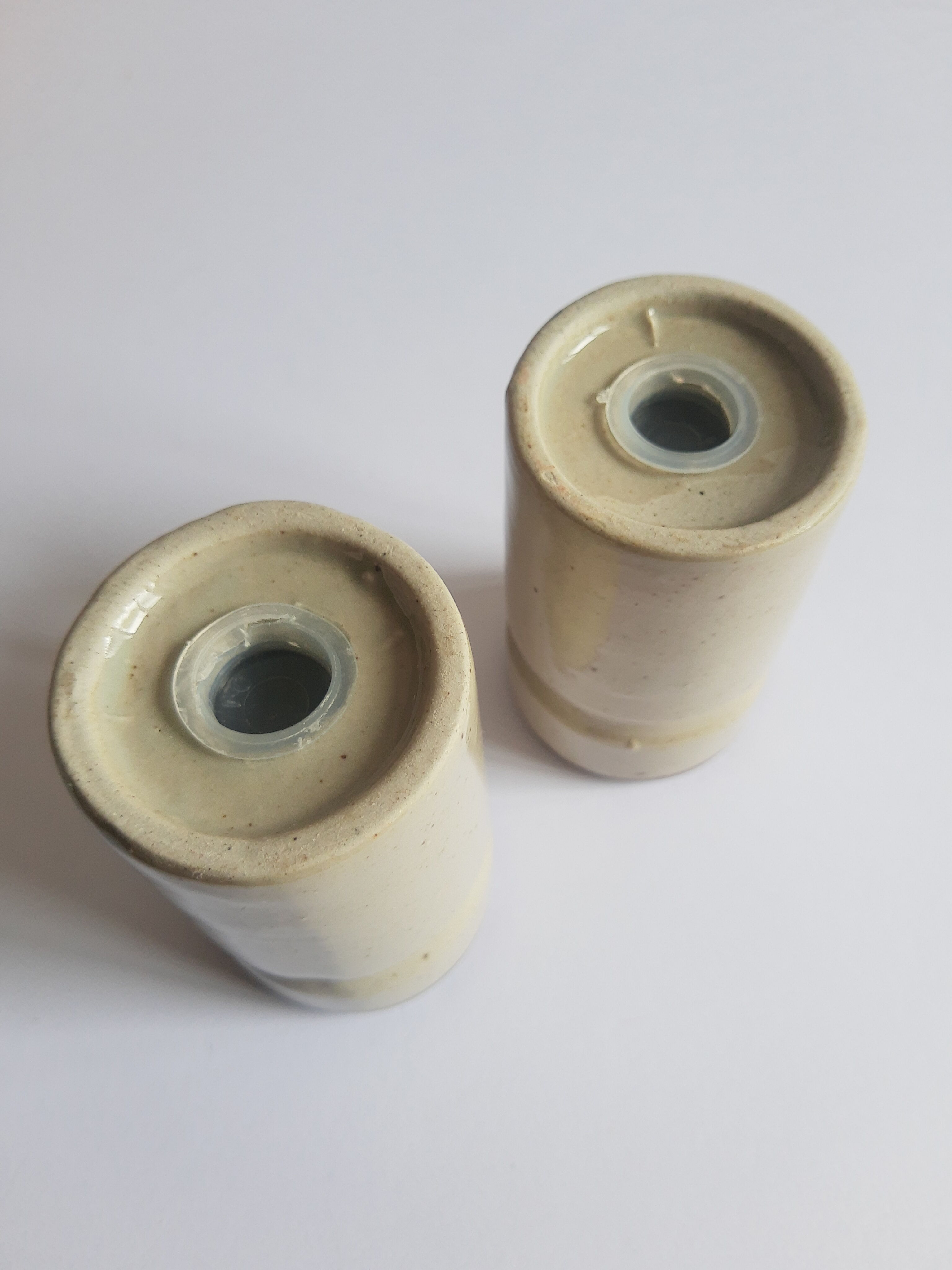 Set salière et poivrier en grès décor floral vintage