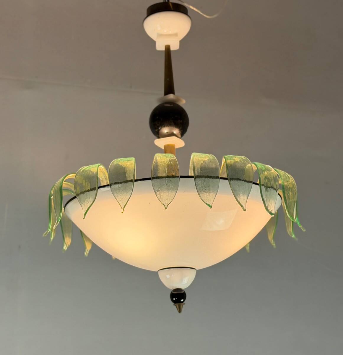 Venetian chandelier in white, black and green Murano glass sprinkled with gold, circa 1980