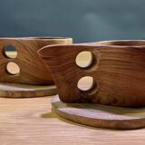 Service de tasses en bois avec soucoupes