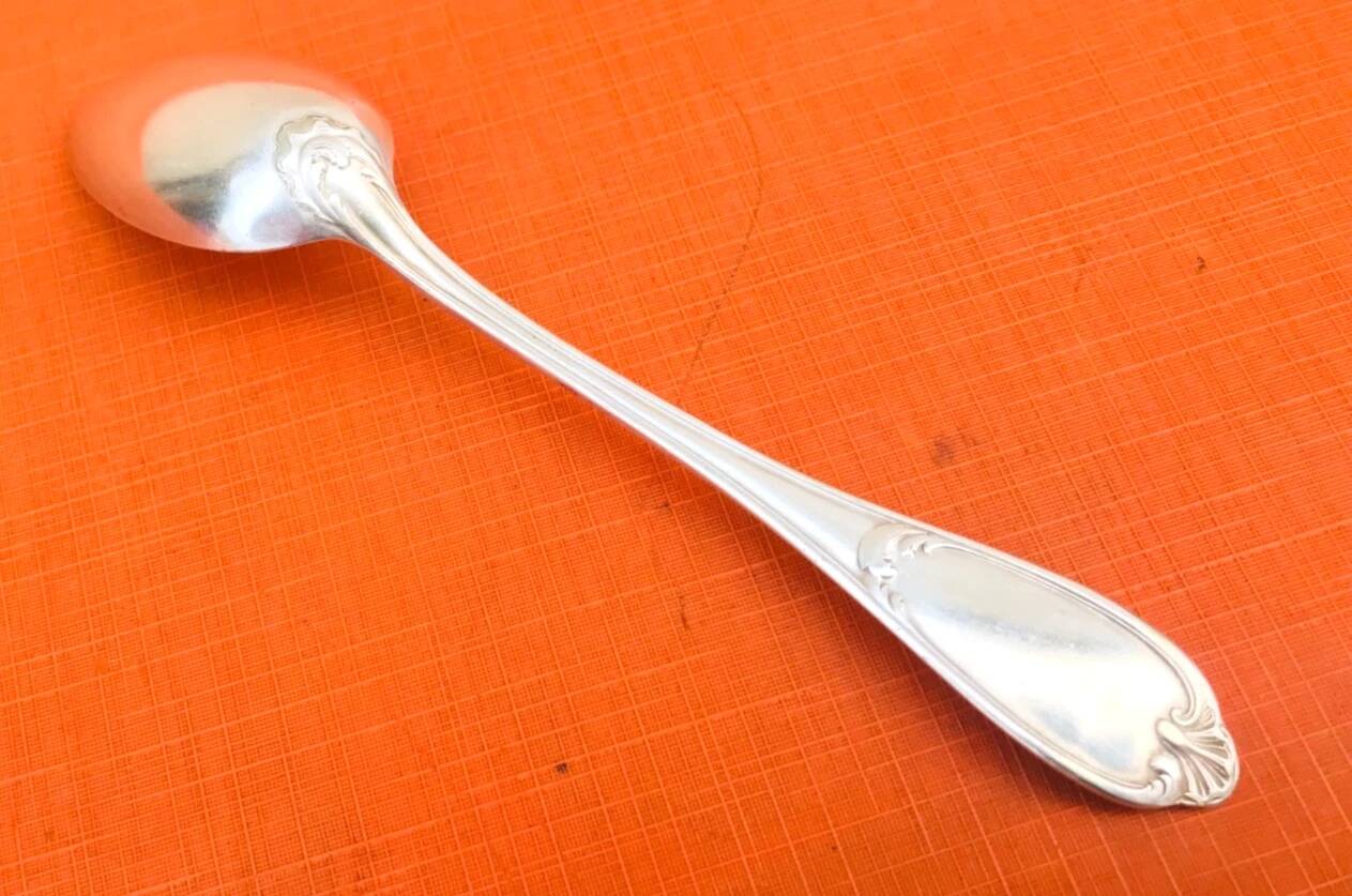 Old dessert spoon Silversmith Ercuis Model Pompadour Hallmark 18g