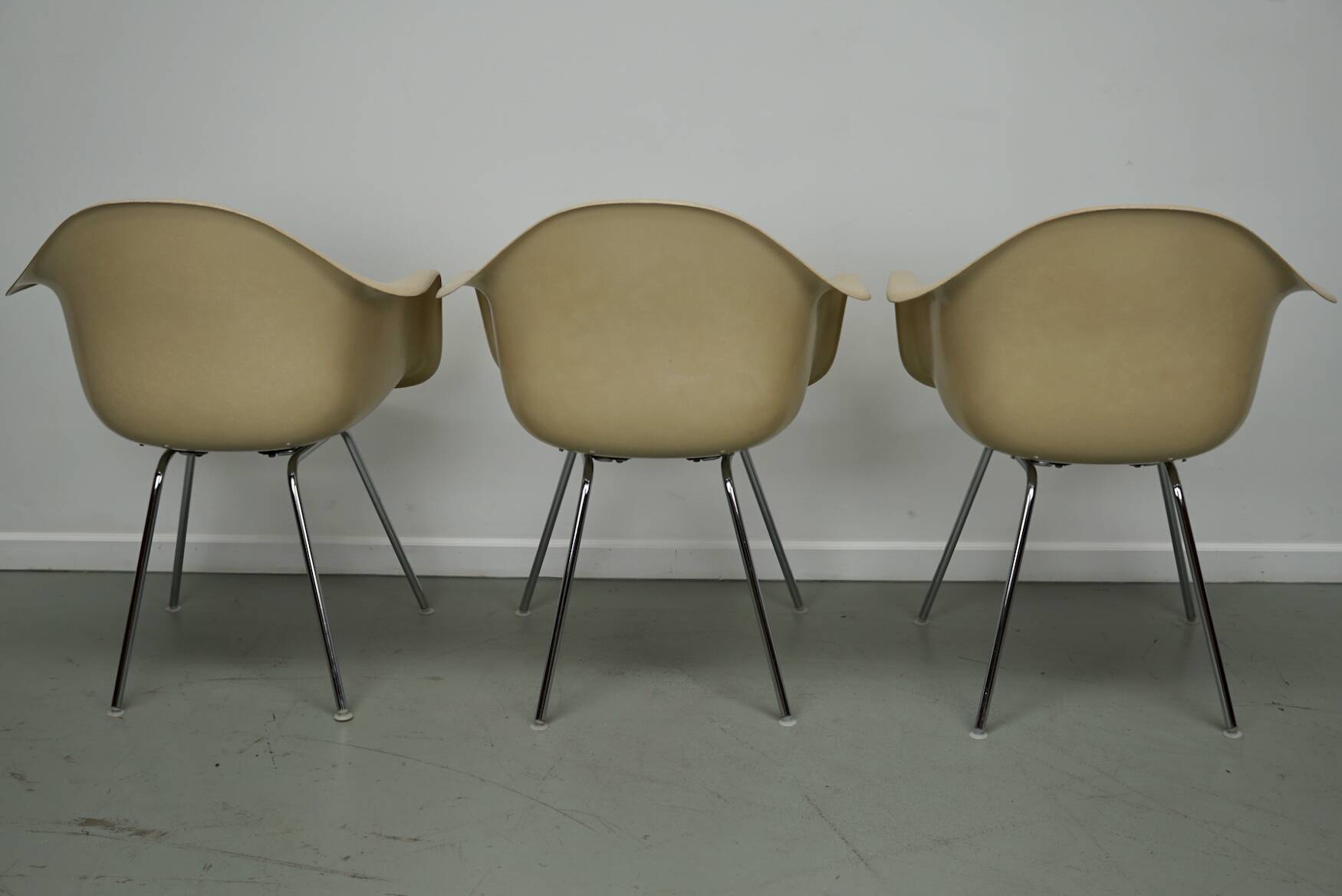 Set of Three Parchment Fiberglass DAX Armhairs Eames for Herman Miller / Vi