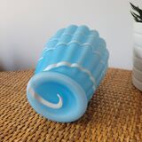Vase en opaline bleu et blanc