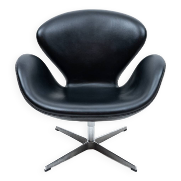 Danish chair Swan design Arne Jacobsen Fritz Hansen
