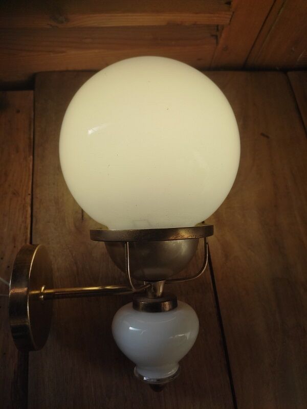 Wall lamp gilded brass globe opaline