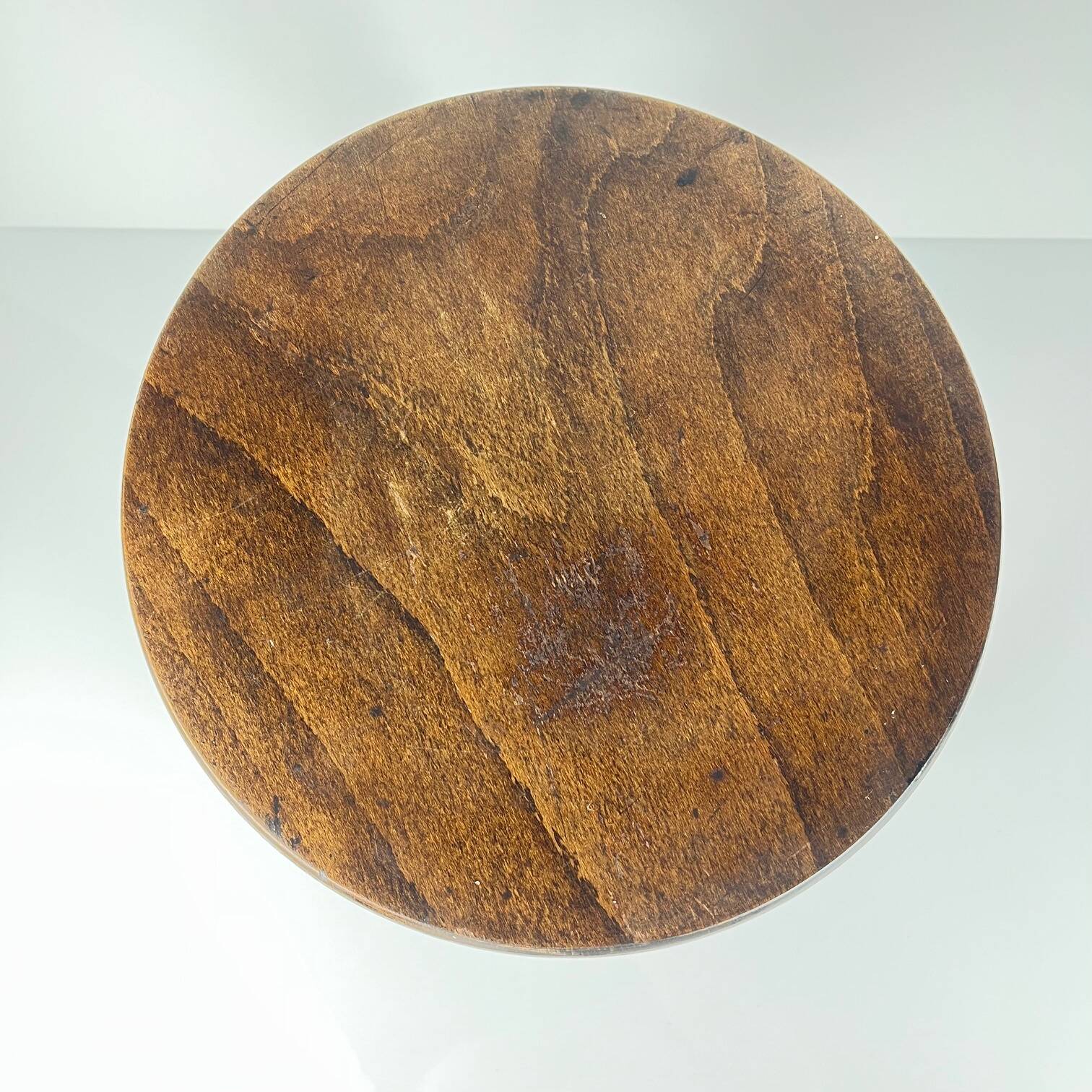 Tabouret ancien en bois massif à pieds torsadés, début XXe