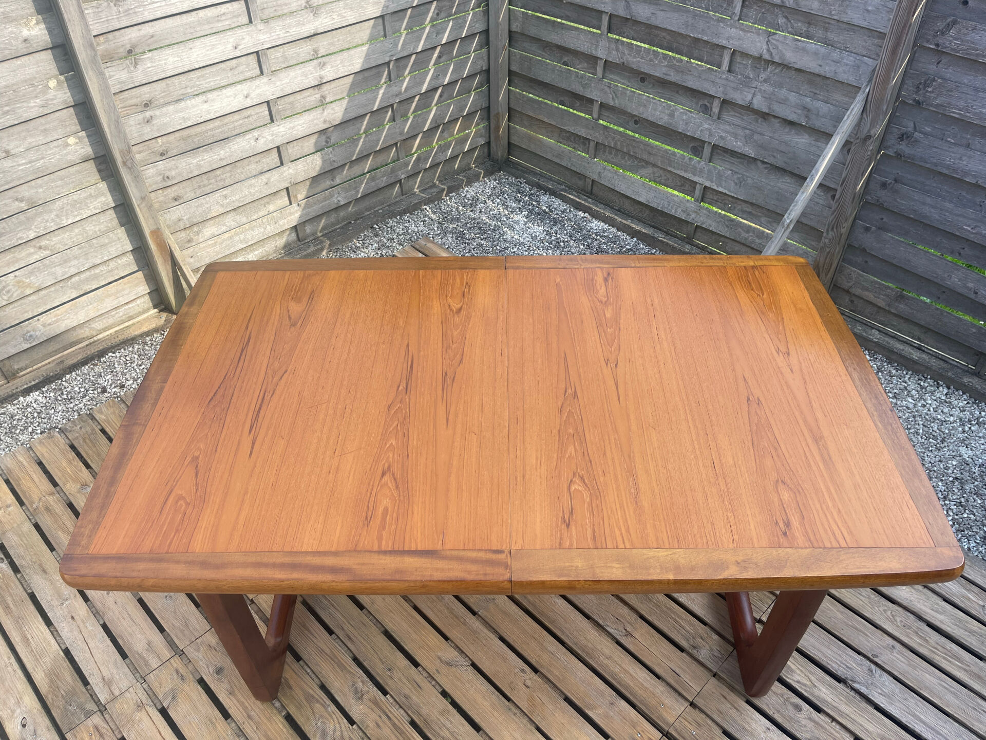 Table extensible en teck, pied traîneau