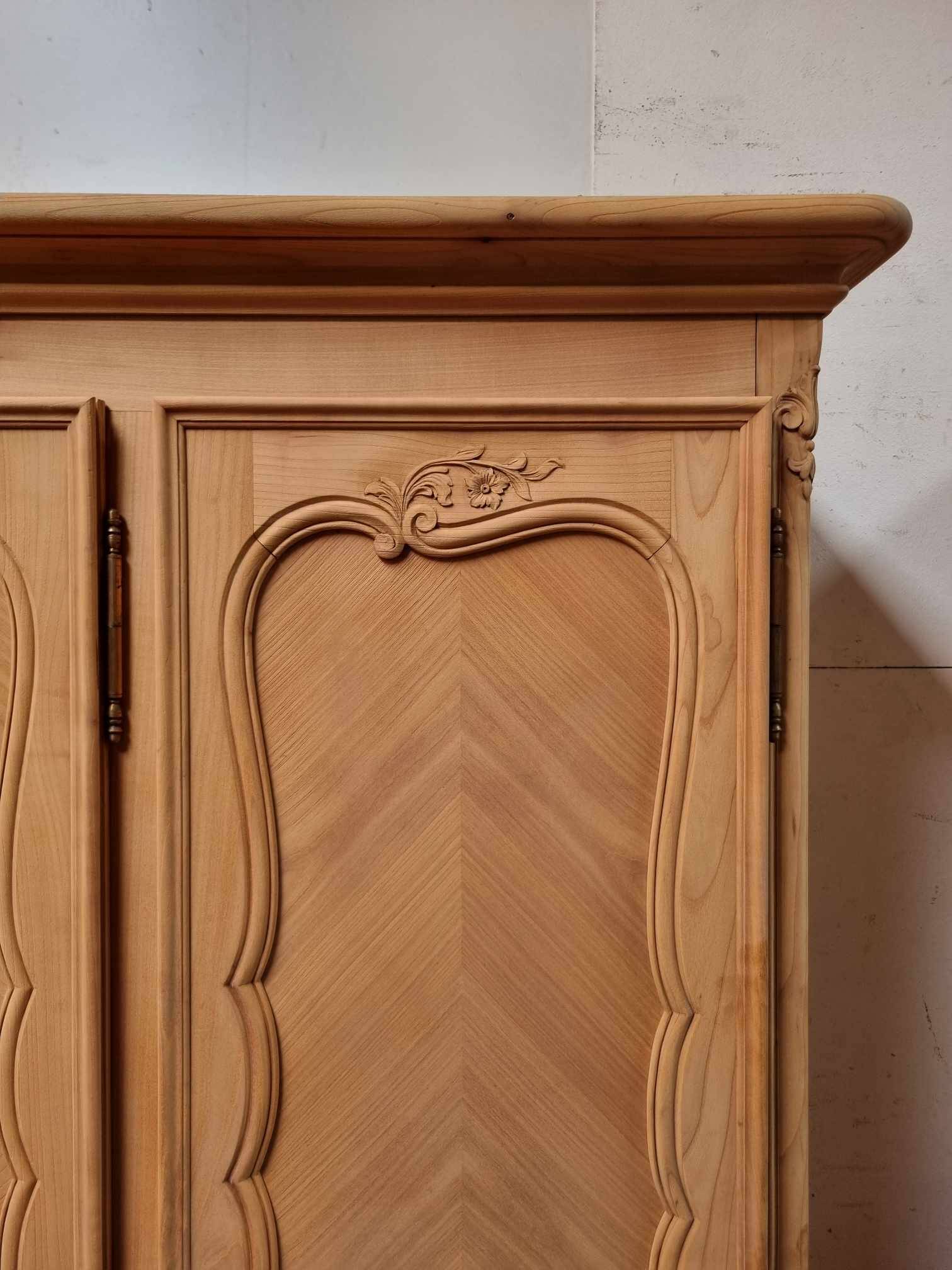 3 door wardrobe in natural wood