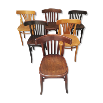 Chaises de bistrot depareill"es