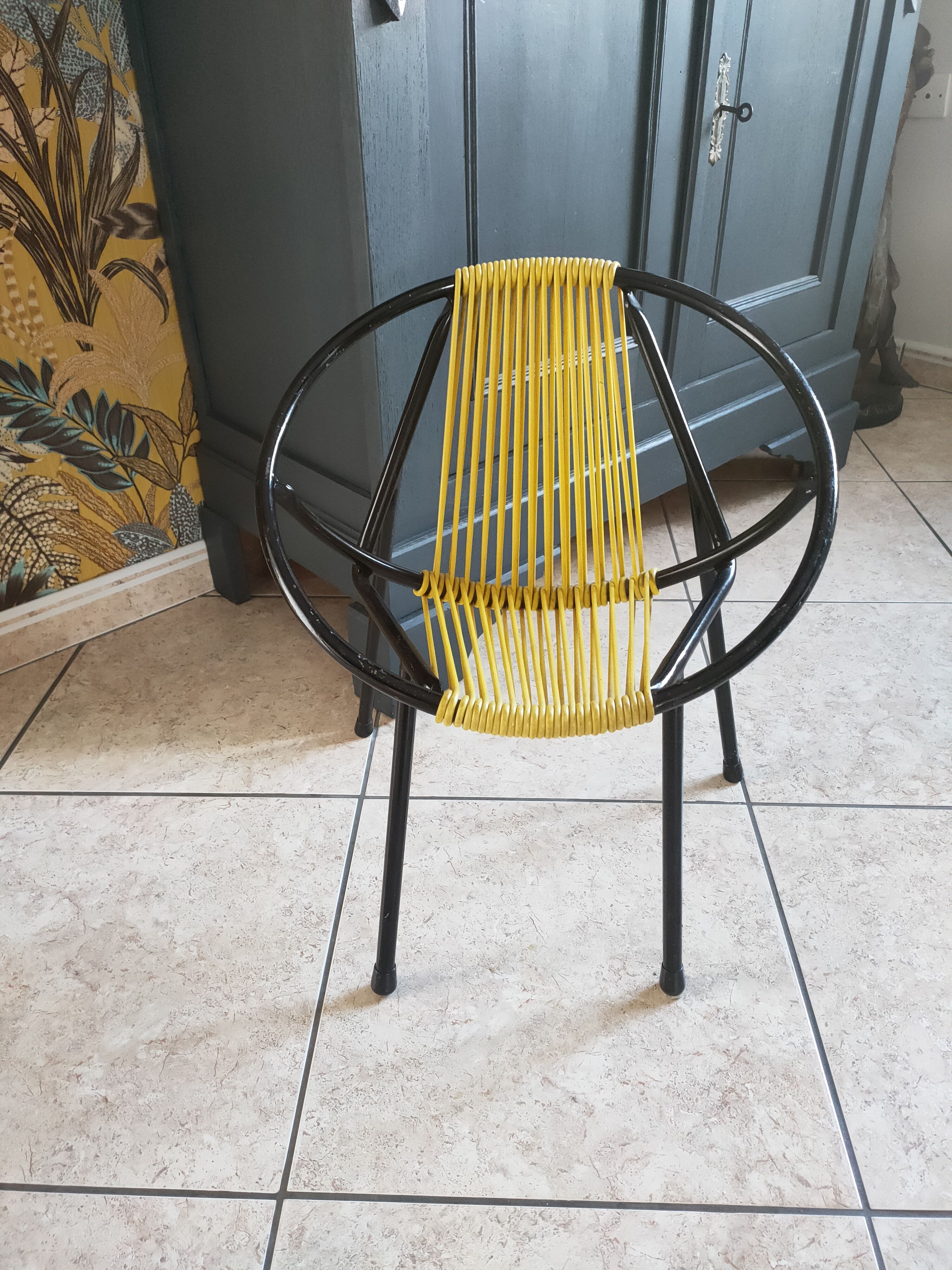 Children's armchair of the 50s in metal and scoubidou