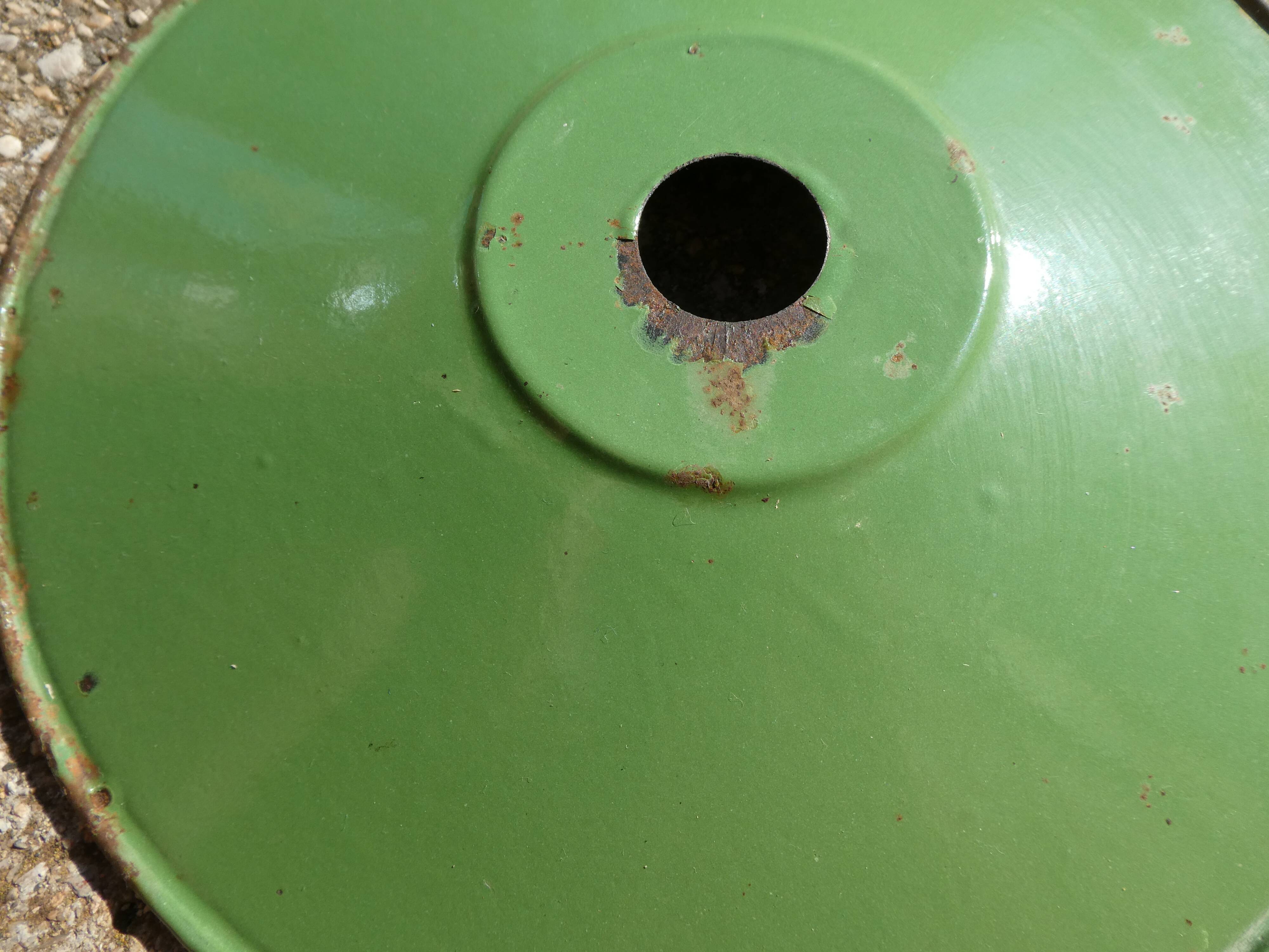 Set of 3 green lampshades in vintage enamelled sheet metal