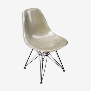 Chaise DSR design Charles et Ray Eames édition Herman Miller pied Eiffel