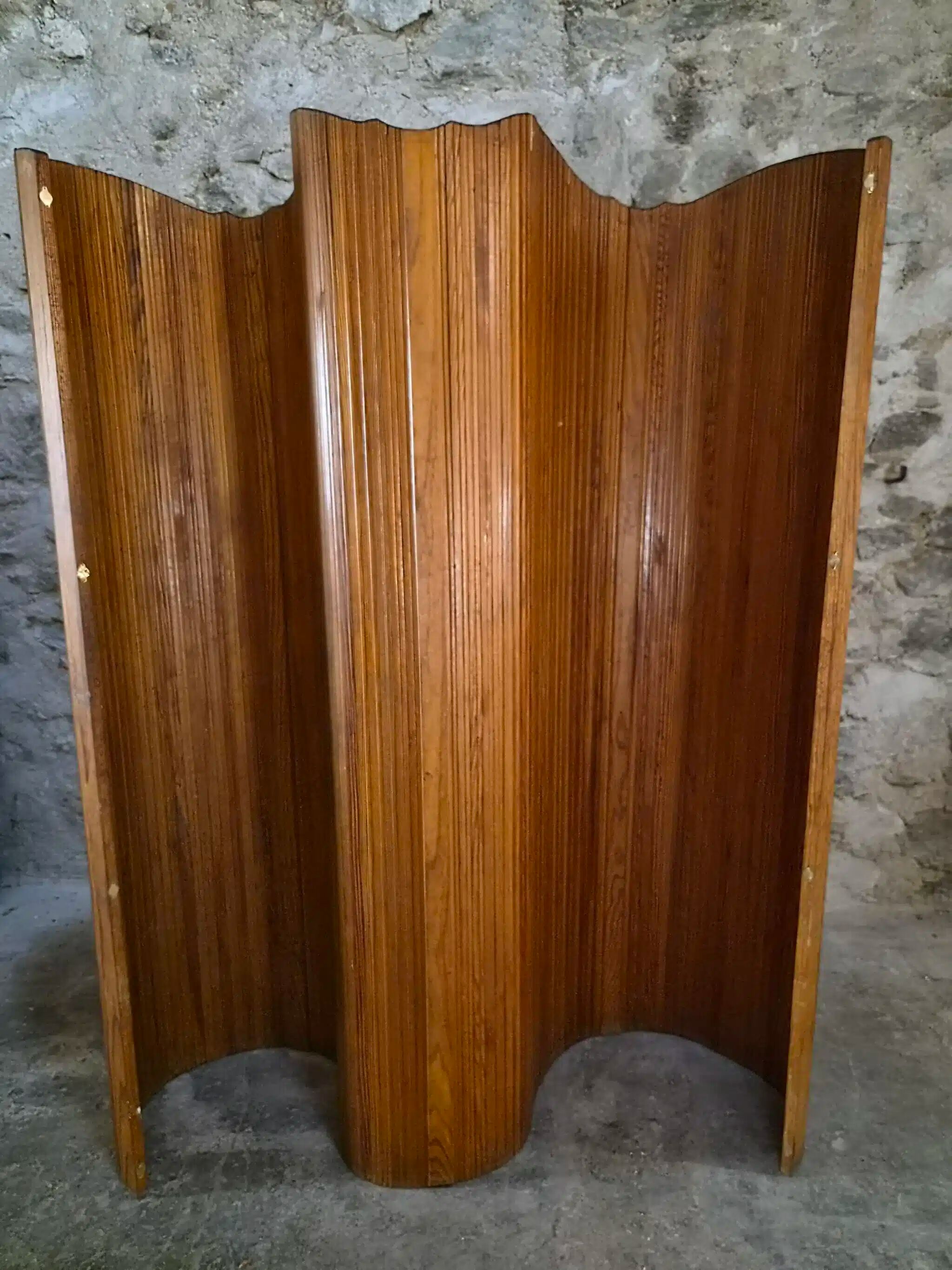 Large French folding screen in pine, room divider, 1950s, attributed to Baumann.