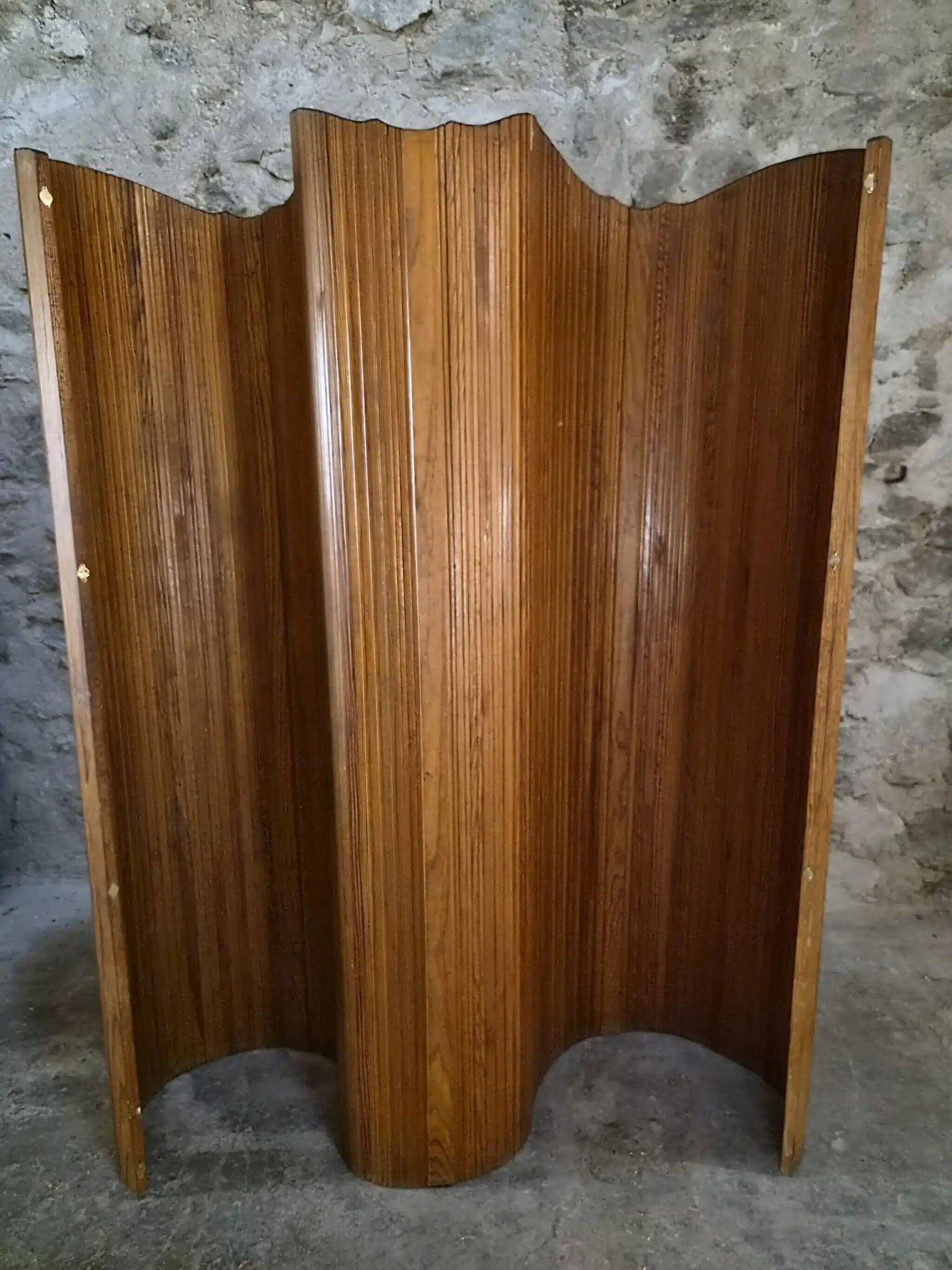 Large French folding screen in pine, room divider, 1950s, attributed to Baumann.