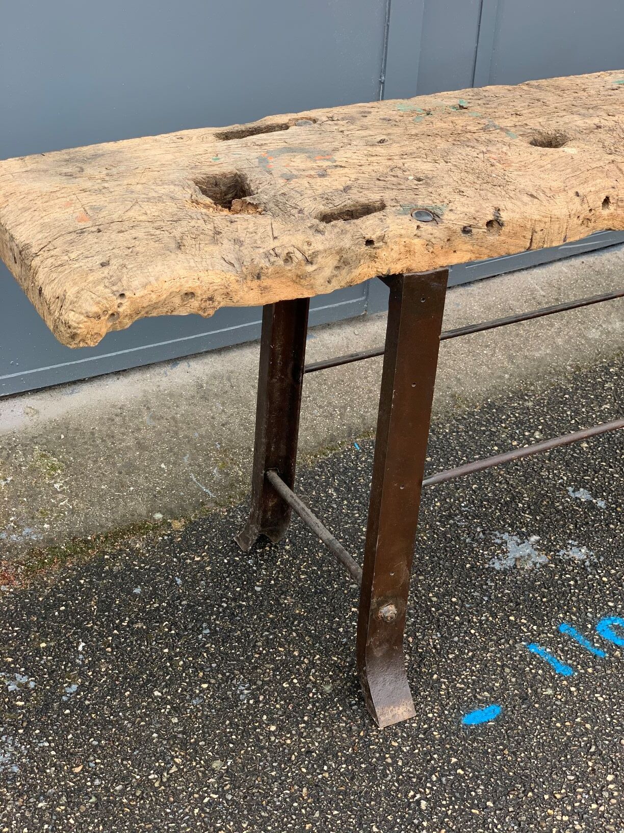 Console desserte "primitive" tray in oak steel frame