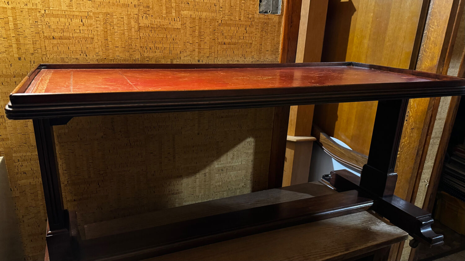 Mahogany and leather coffee table from the 19th century.