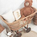Rattan pram / bassinet