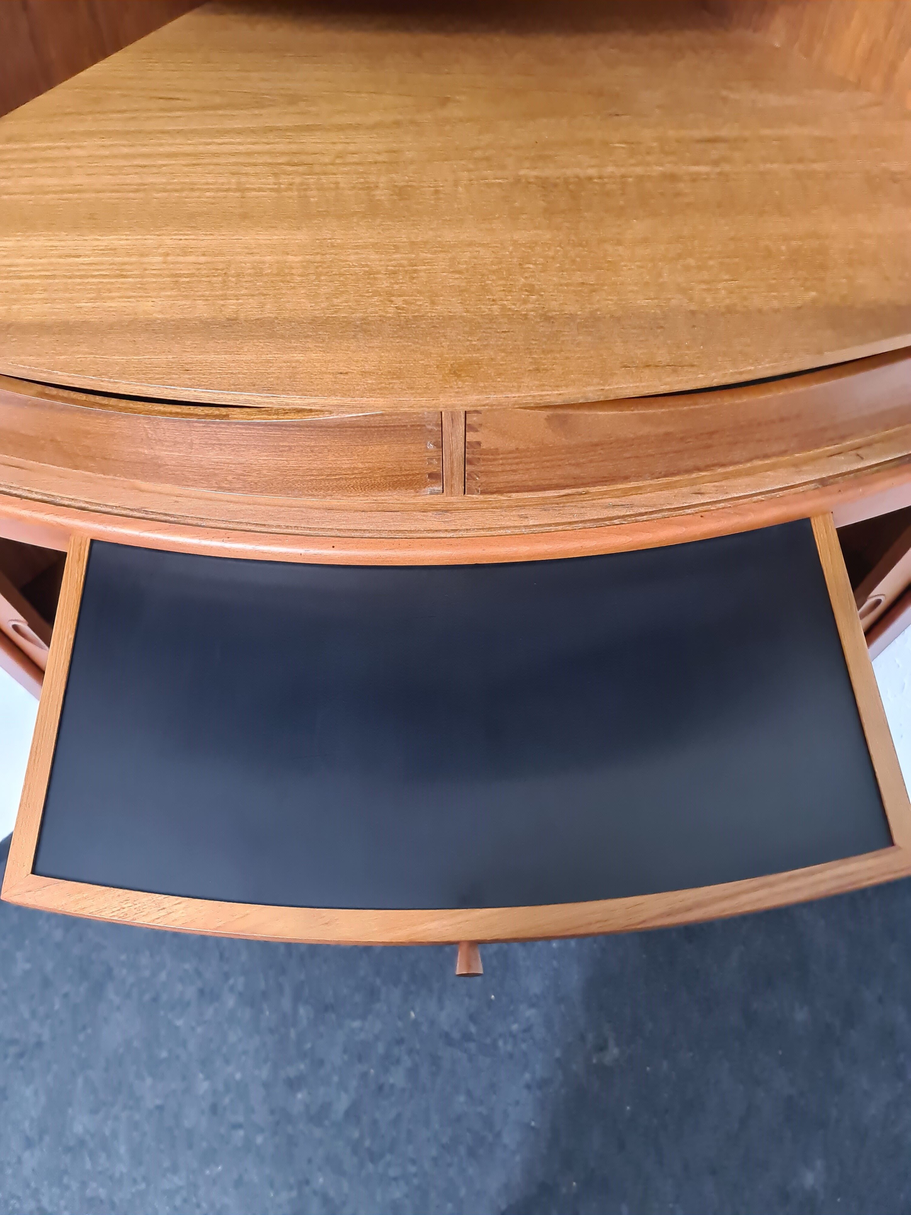 Buffet d’angle de teck par Dyrlund