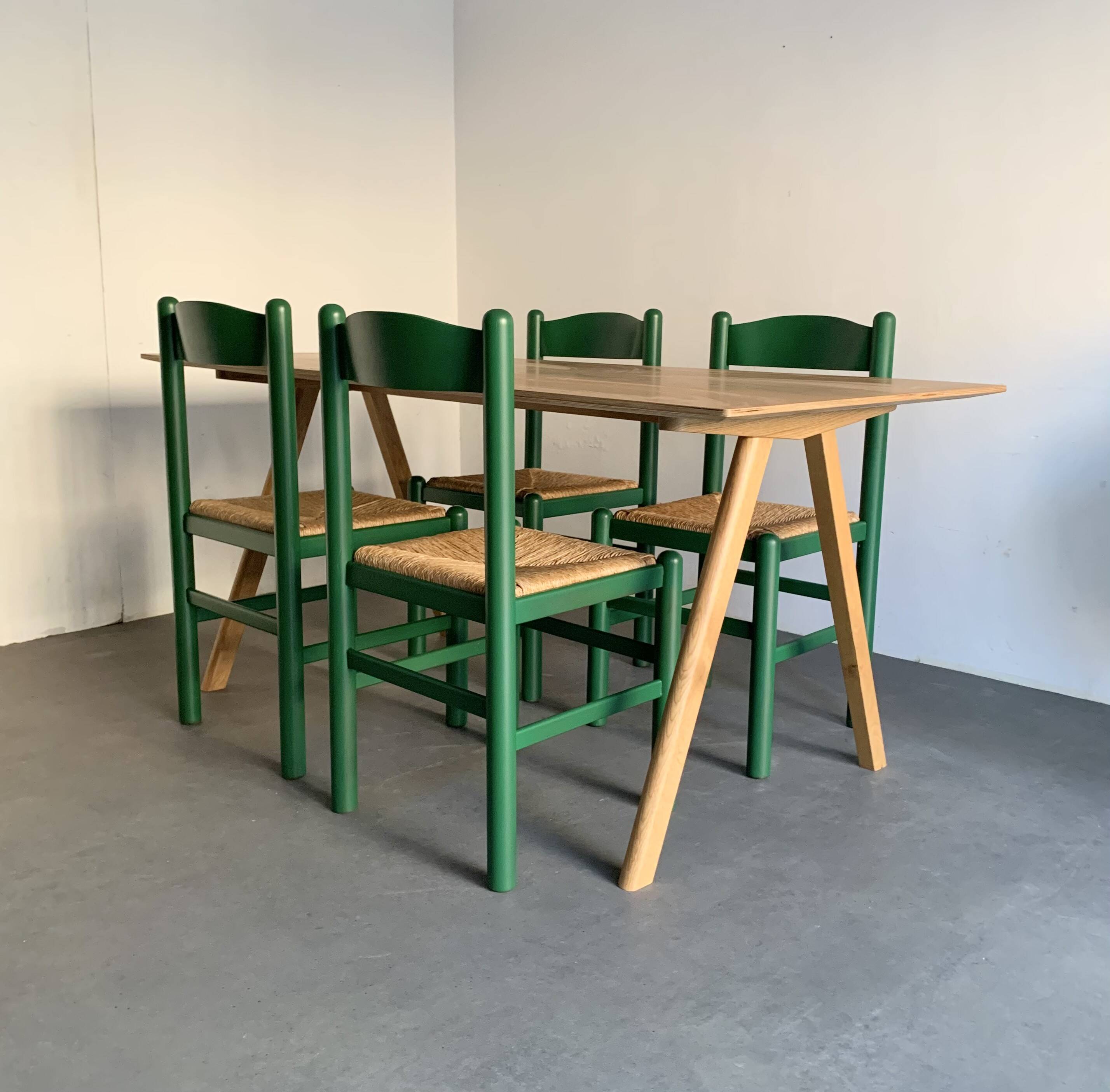 Série de 4 chaises en bois et paille