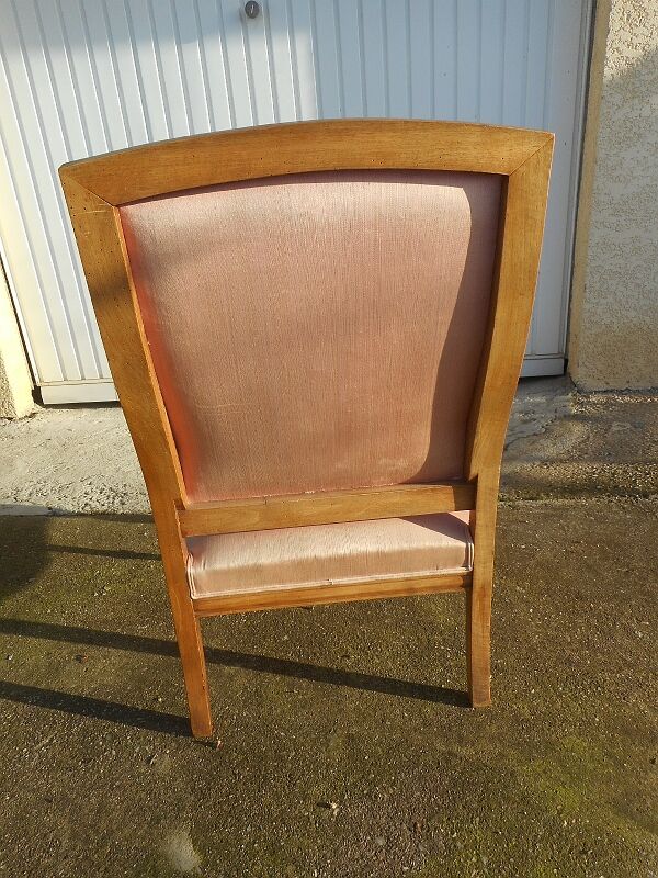 Blond walnut armchair of the nineteenth century