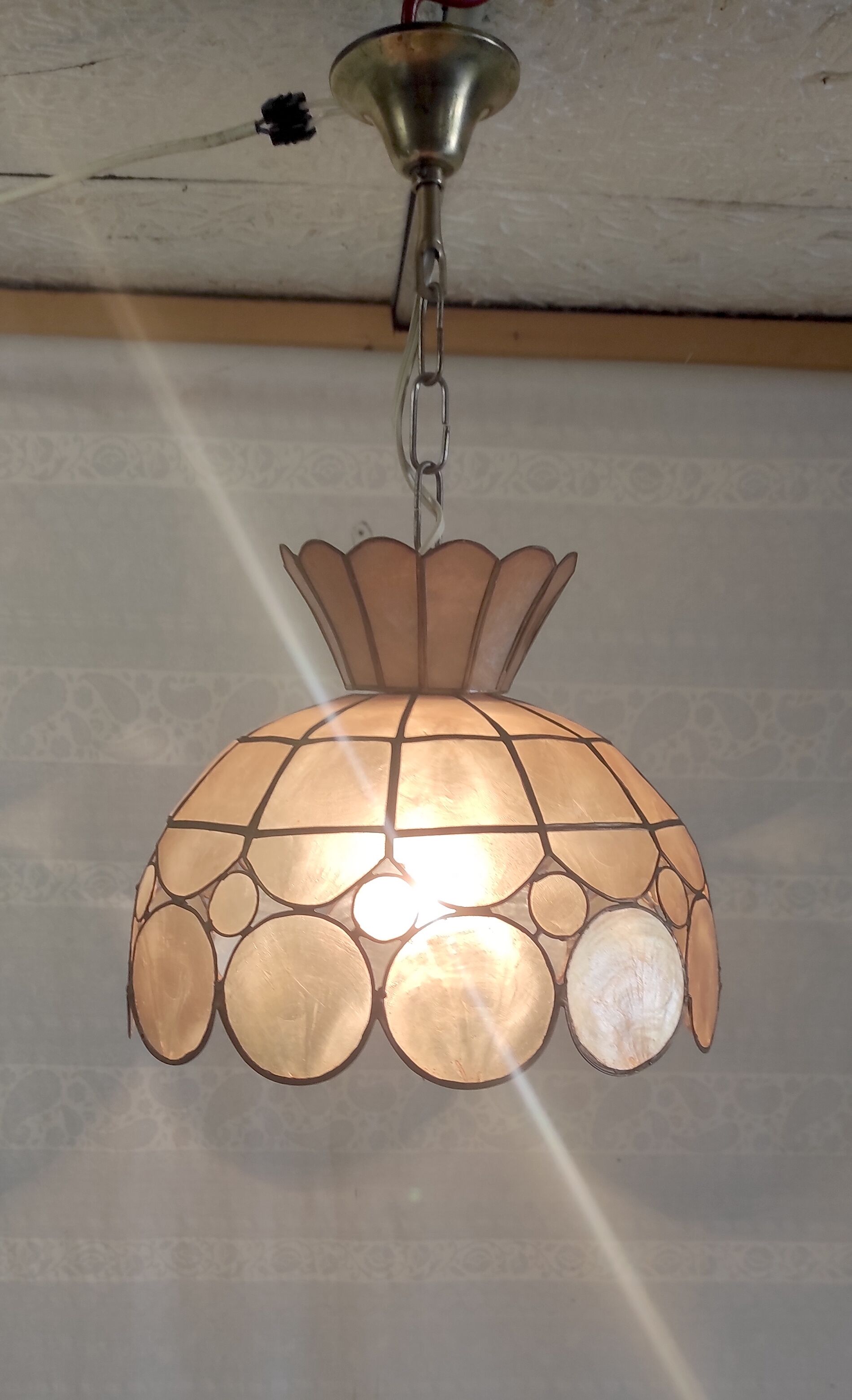 Pendant lamp in amber mother-of-pearl and brass – 60s/70s